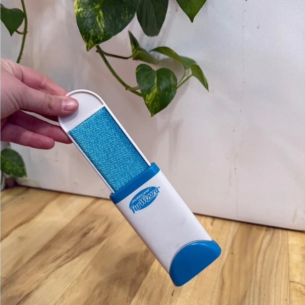 Hurricane Fur Wizard Blue and White Lint Remover